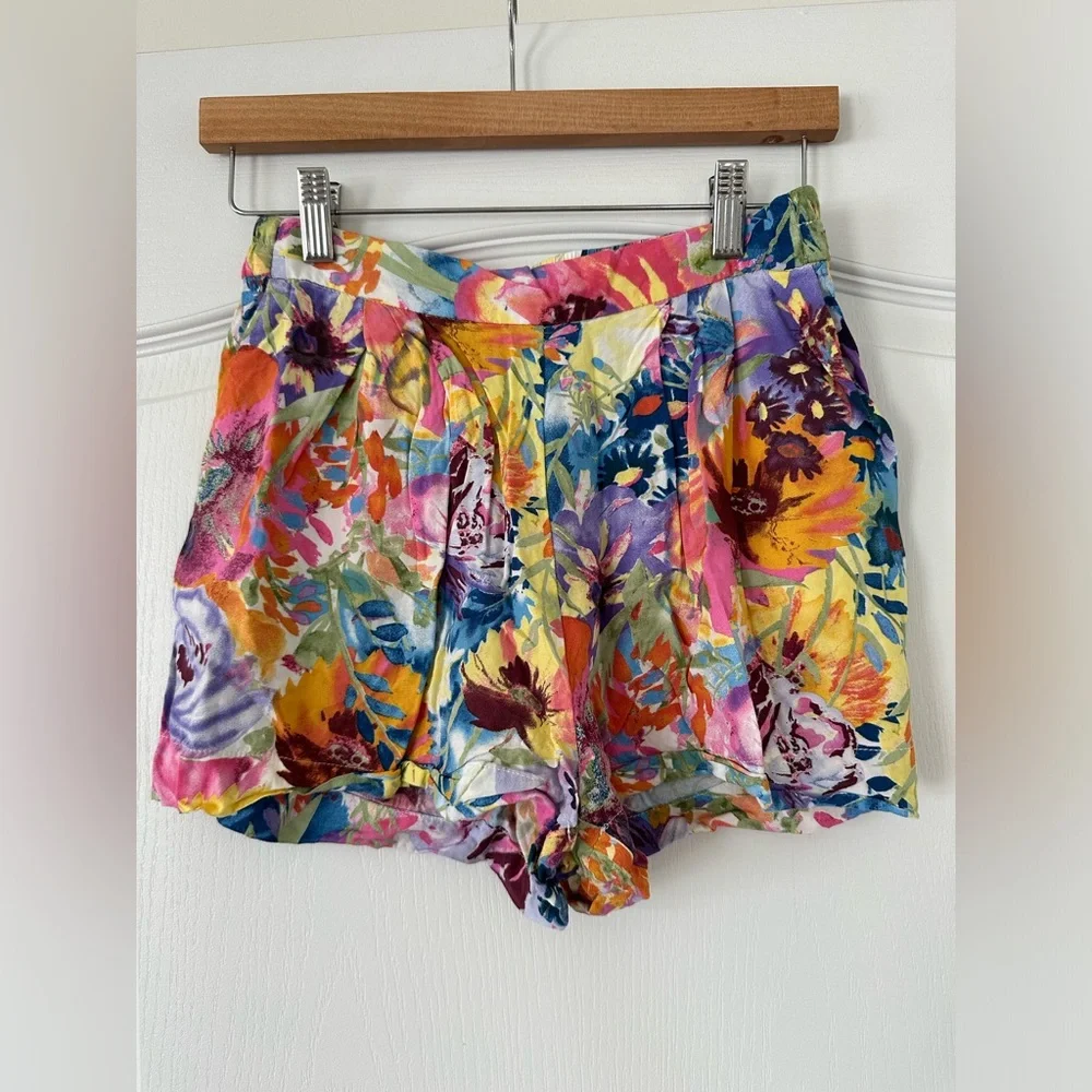 H&M - Watercolor Abstract Floral Soft Shorts - Size 4 - Picture 1 of 3